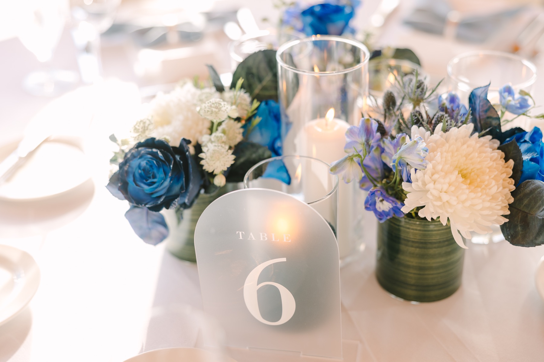 An elegant Seattle wedding tablescape with seasonal florals