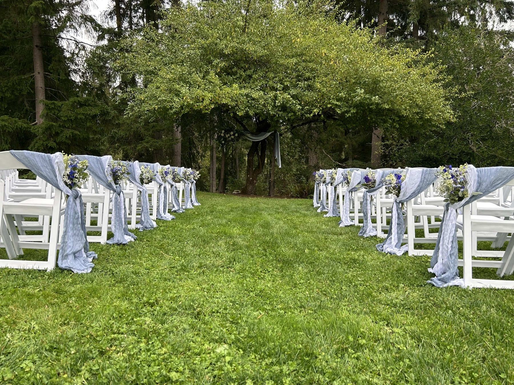 A vineyard estate in Woodinville at golden hour set for a wedding